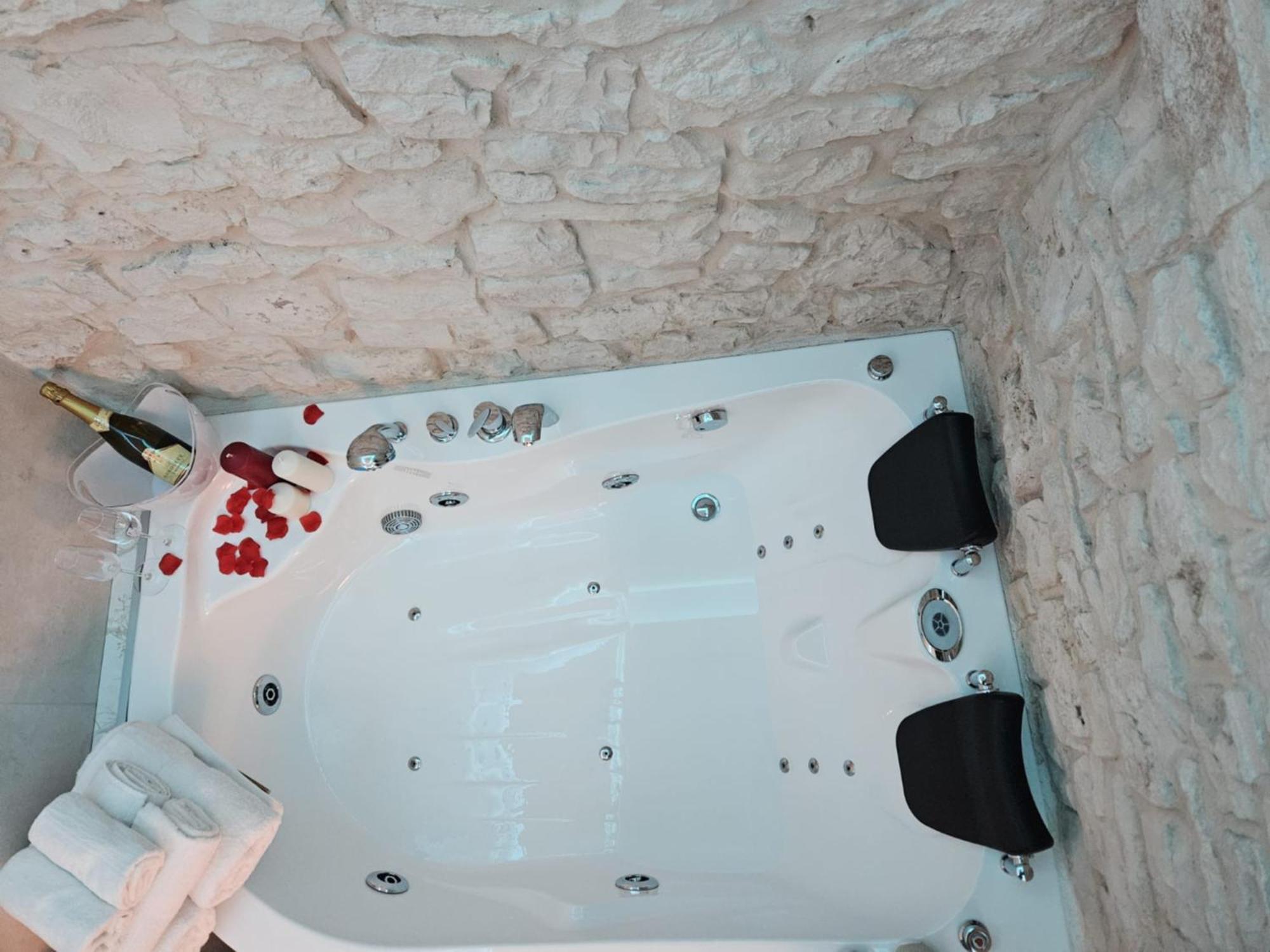 אלברובלו Luxuite Spa Con Piscina E Jacuzzi מראה חיצוני תמונה